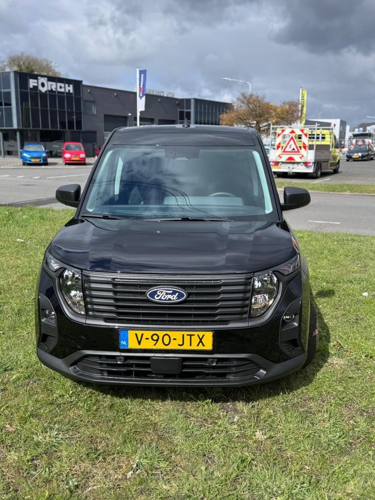 Ford Transit Courier 1.0 100pk 2024 Zwart, Auto's, Bestelauto's, Voorwielaandrijving, 100 pk, Zwart, Origineel Nederlands