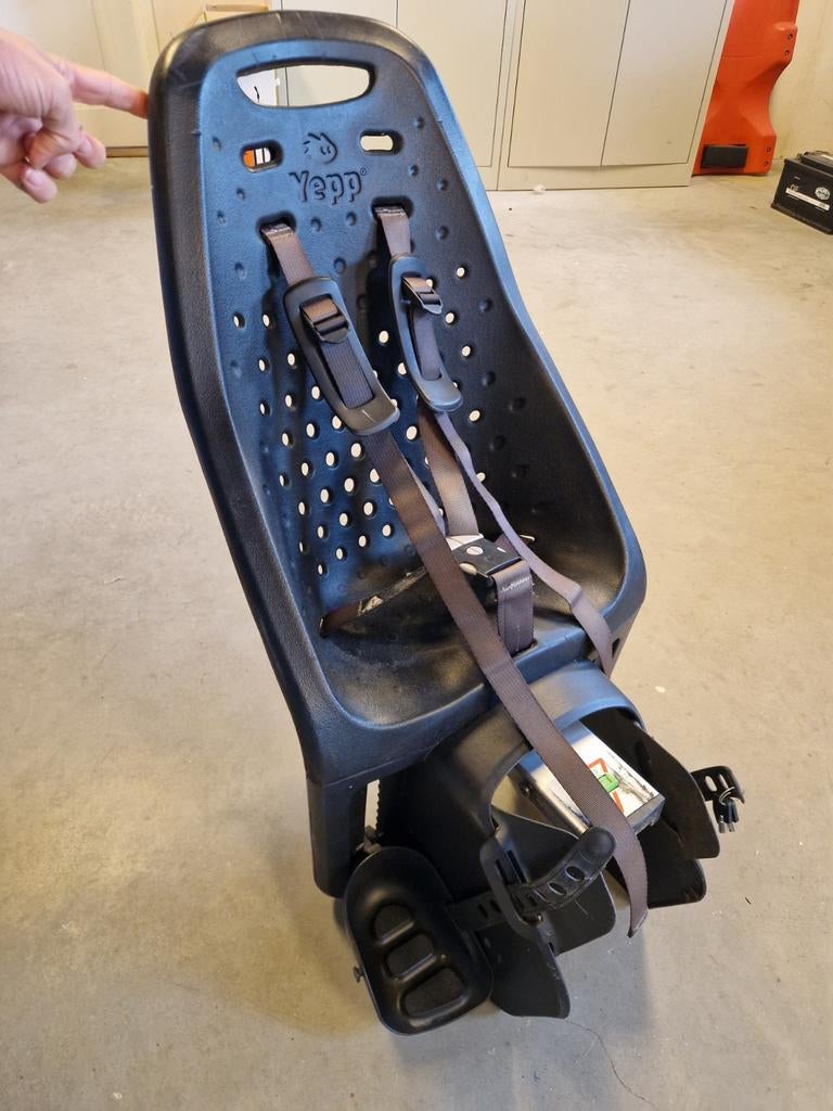 Yepp fietsstoeltje - Achterzitje met voetsteuntjes, Fietsen en Brommers, Fietsaccessoires | Fietsstoeltjes, Ophalen, Achterzitje