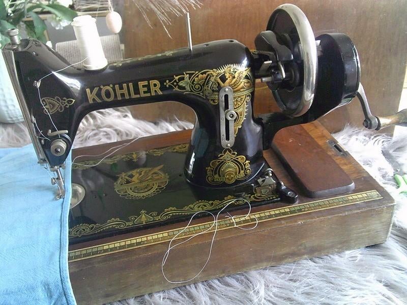 VINTAGE KOHLER zwarte handnaaimachine met  houten kap, Ophalen