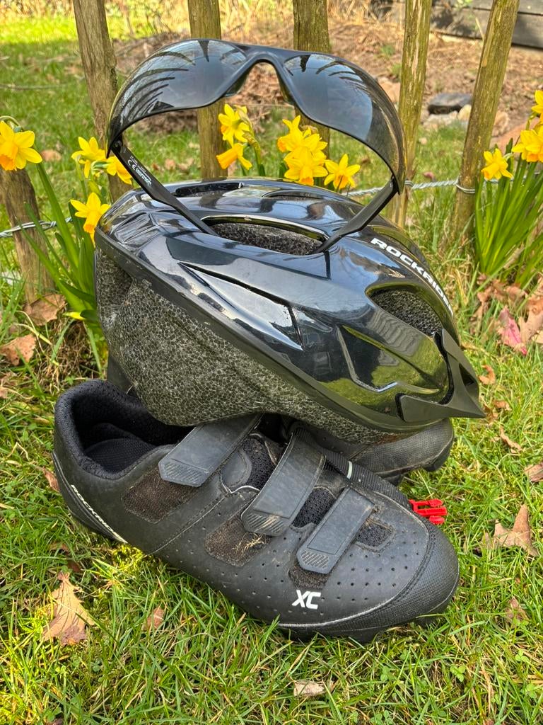 Mtb schoenen helm en bril. MTB -setje, Ophalen, Zo goed als nieuw, Overige maten, Heer of Dame