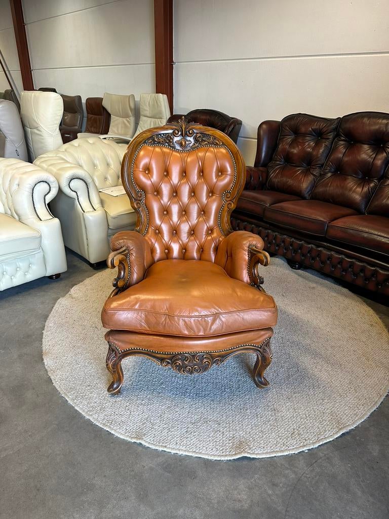 Cognac bruin leren chesterfield fauteuil barok stoel, Antiek en Kunst, Antiek | Meubels | Stoelen en Banken, Ophalen of Verzenden