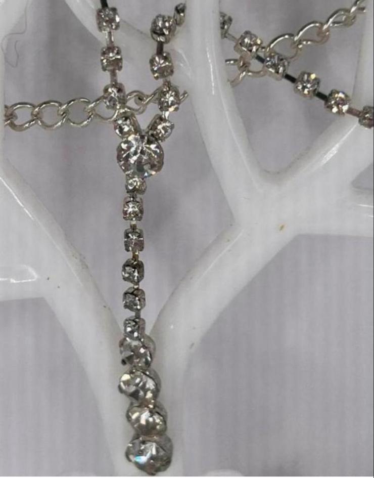 Zilverkleurige Ketting & Glimmende Oorbellen Set - Nieuw, Overige materialen, Hangers, Nieuw, Ophalen of Verzenden