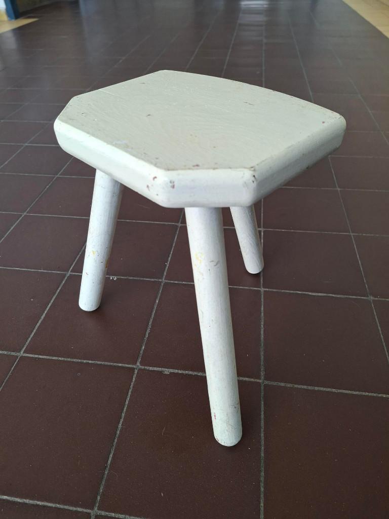 vintage driepoot kruk krukje melkkruk oude verf industrieel, Huis en Inrichting, Ophalen of Verzenden, Gebruikt, Hout