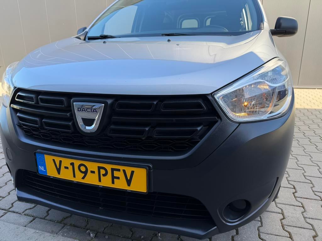 Dacia Dokker 2017 | 1.6 MPI benzine | Airco | 64.000KM, Dacia, Stof, Zwart, 1600 cc