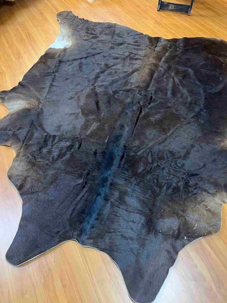 Koeienhuid donkerbruine 240/230 cm, Gebruikt, Etten-Leur, Ophalen of Verzenden, 200 cm of meer