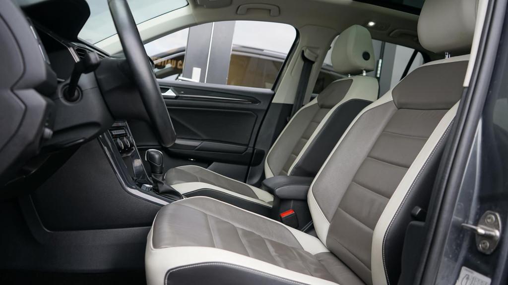 Volkswagen T-Roc 1.5 TSI Sport AUTOMAAT-ACC-CAMERA-CLIMA-FUL, Zwart, 4 cilinders, 150 pk, Leder