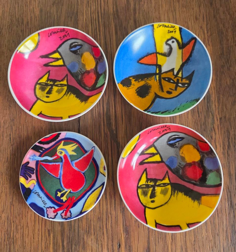 3 Corneille schaaltjes en onderzetter, Antiek en Kunst, Ophalen of Verzenden