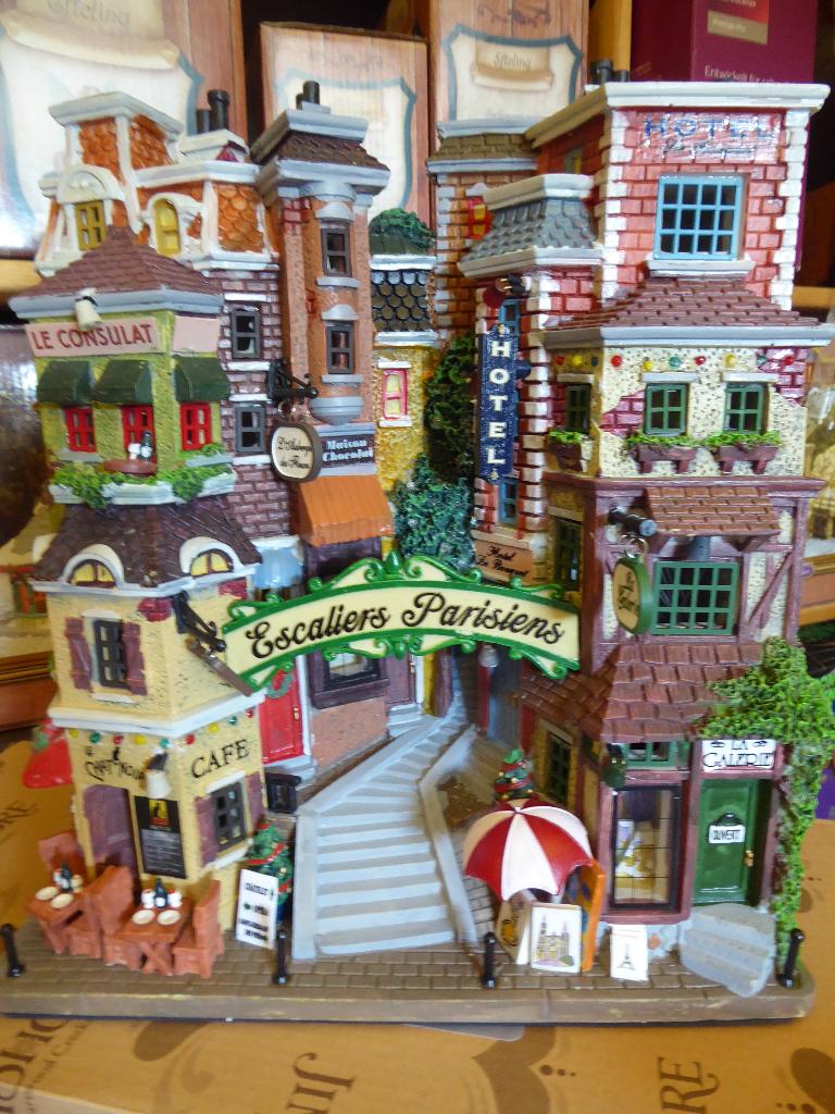 Lemax Item - Facade Parisian Stairs -  ik ruim op, Ophalen of Verzenden, Nieuw