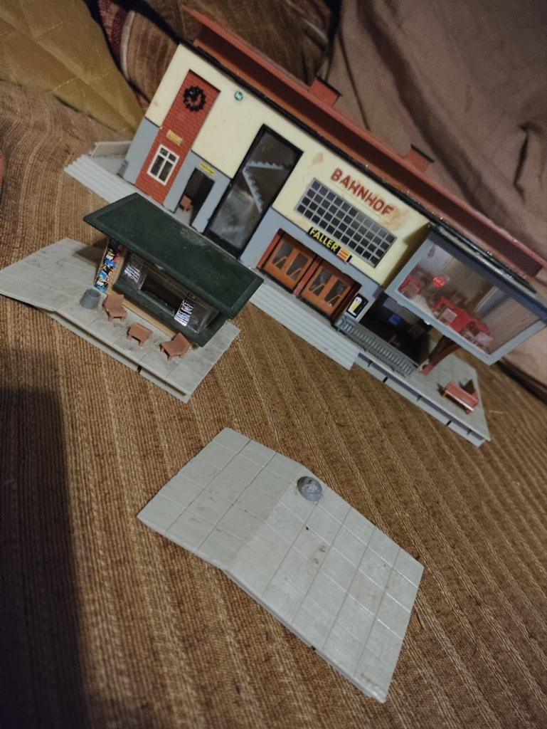 Faller modeltrein station Lindental met perron, Ophalen of Verzenden, Gelijkstroom of Wisselstroom, Brug, Tunnel of Gebouw, Overige merken