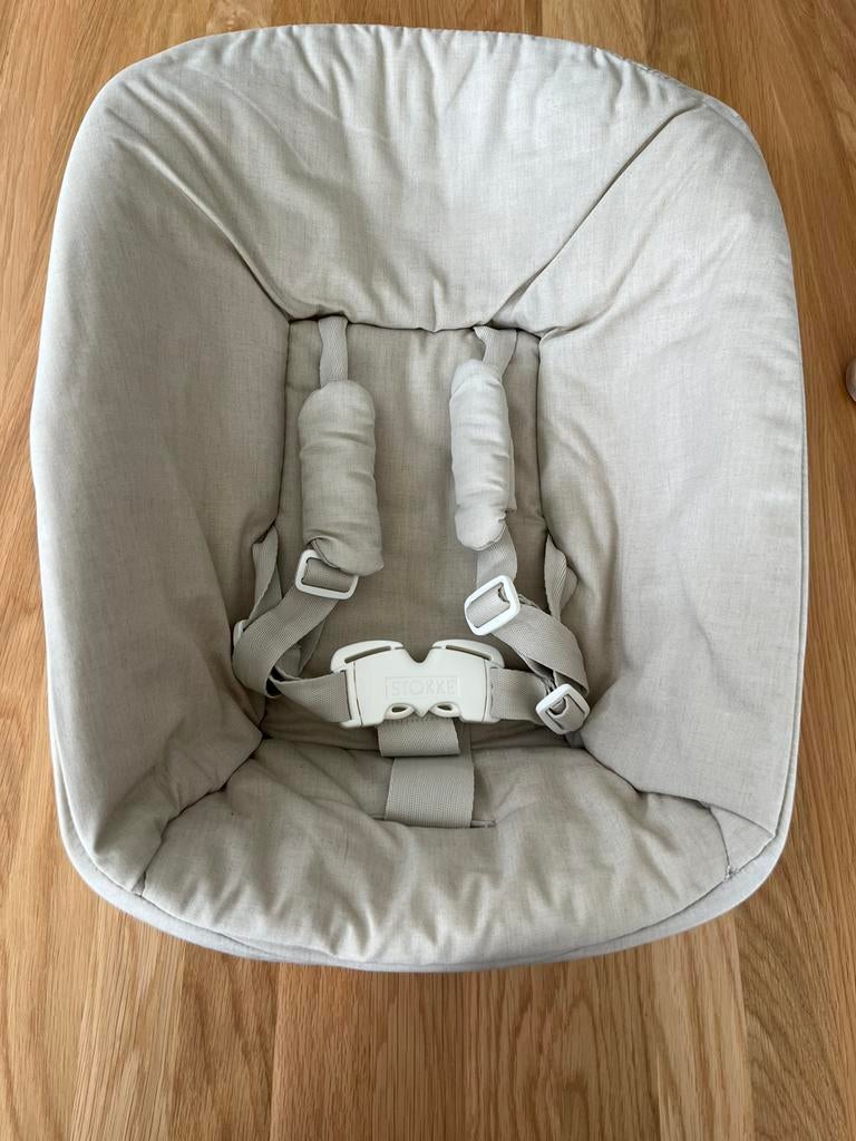 Stokke newbornset incl speelboog en 4 extra hoezen, Kinderen en Baby's, Kinderstoelen, Ophalen, Zo goed als nieuw, Meegroeistoel