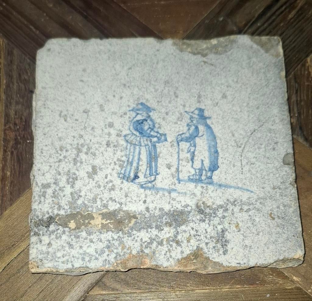 Antieke Delfts Blauwe Tegel met Figuren, Antiek en Kunst, Ophalen of Verzenden