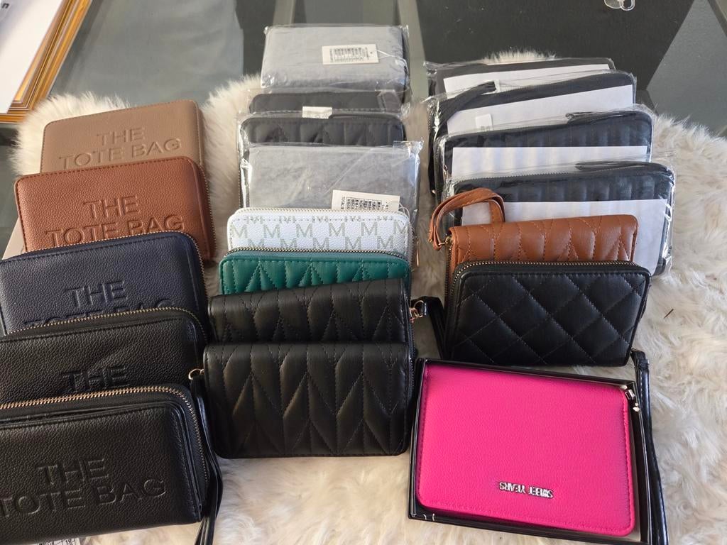 22 Nieuwe Dames Portemonnees - Diverse Modellen en Kleuren, Diversen, Rommelmarktspullen, Nieuw, Ophalen of Verzenden