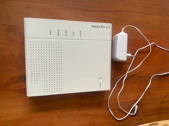 Experia box v10, Ophalen, Gebruikt, Router met modem, KPN