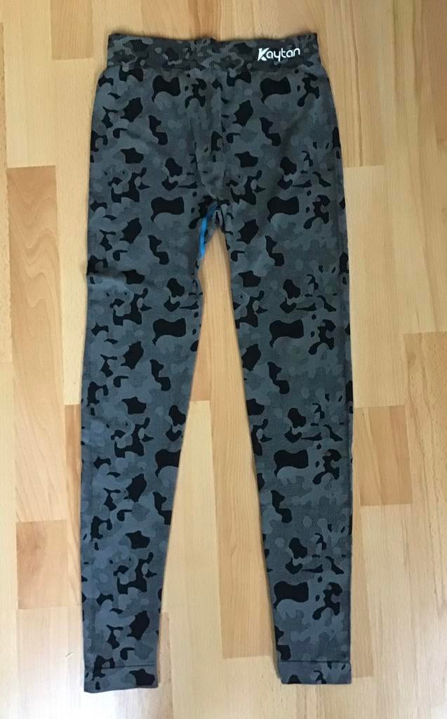 Kaytan thermo legging grijs camouflage maat 146-152, Ophalen of Verzenden, Zo goed als nieuw, Jongen, Nacht- of Onderkleding