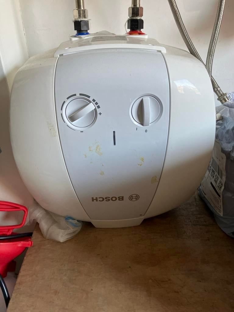 Bosch Tronic 2000 T Close-in Boiler 10L - Zo goed als nieuw, Doe-het-zelf en Verbouw, Geisers en Boilers, Minder dan 20 liter