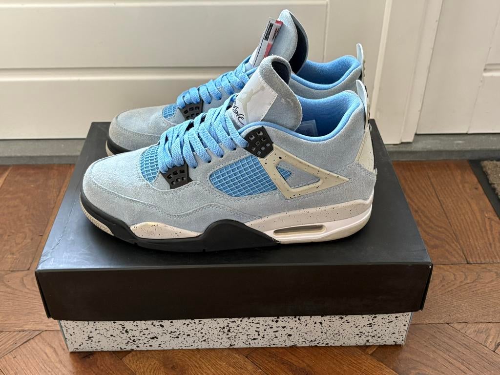 Air Jordan 4 University Blue in maat 42, Kleding | Heren, Schoenen, Ophalen of Verzenden, Zo goed als nieuw, Blauw