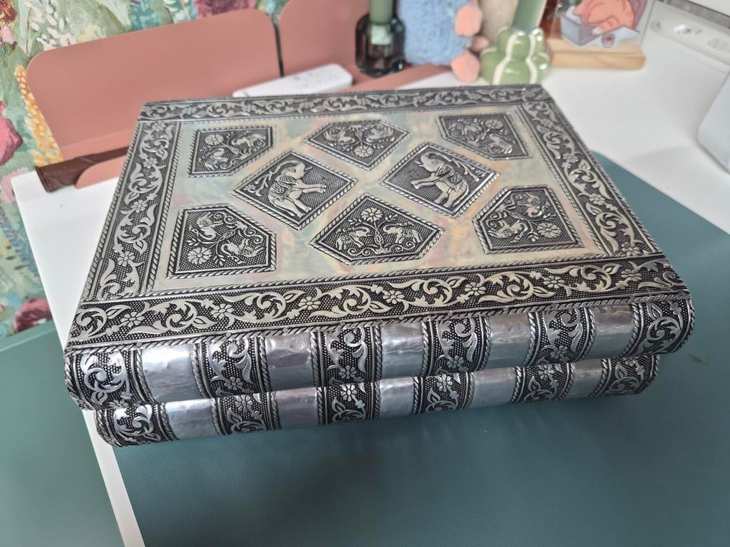 Zilverkleurige sieradendoos met olifanten, 28x22,5x8,5 cm, Ophalen of Verzenden, Gebruikt