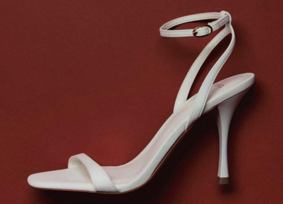 2 paar MANGO high heels hoge hakken Maat 40 EN 41 naaldhak, Ophalen of Verzenden, Zo goed als nieuw, Wit, Schoenen met hoge hakken