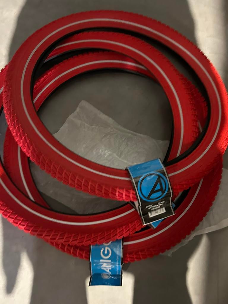 Nieuw set fietsbanden rood amigo 20 ich, Ophalen of Verzenden, Zo goed als nieuw