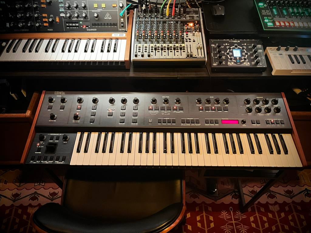 Behringer UB-Xa als nieuw, Muziek en Instrumenten, 61 toetsen, Zo goed als nieuw, Met midi-aansluiting, Ophalen