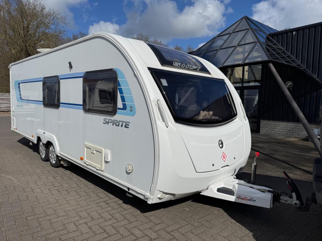 Swift Quattro, Caravans en Kamperen, Caravans, Overige typen, Bedrijf, Treinzit, Schokbreker