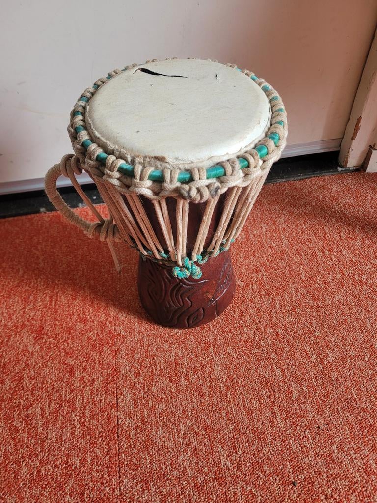 Mini djembe met gescheurd vel, Ophalen of Verzenden, Gebruikt, Trommel