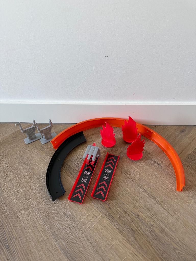 Heel goed 9x rood oranje Hot Wheels race baan boost zone set, Gebruikt, Onderdelen, Zelf te bouwen, Ophalen of Verzenden