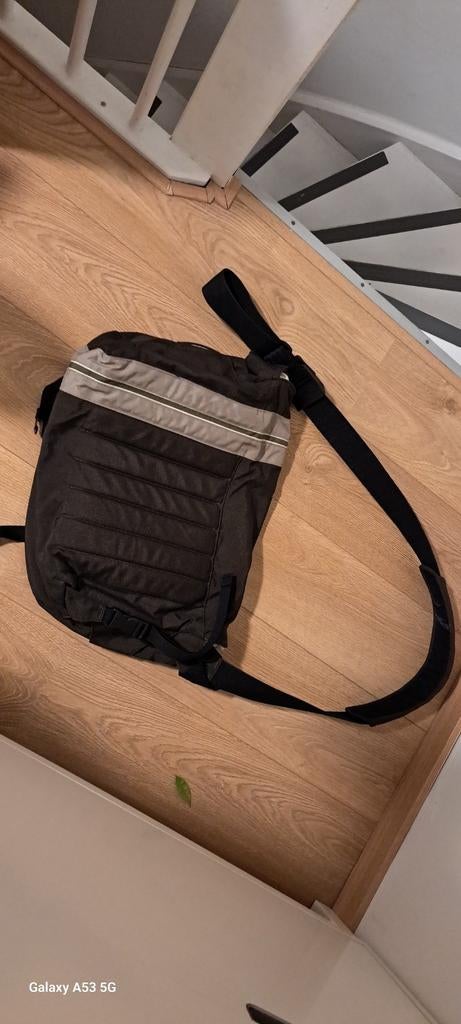 Crumpler tas, Ophalen