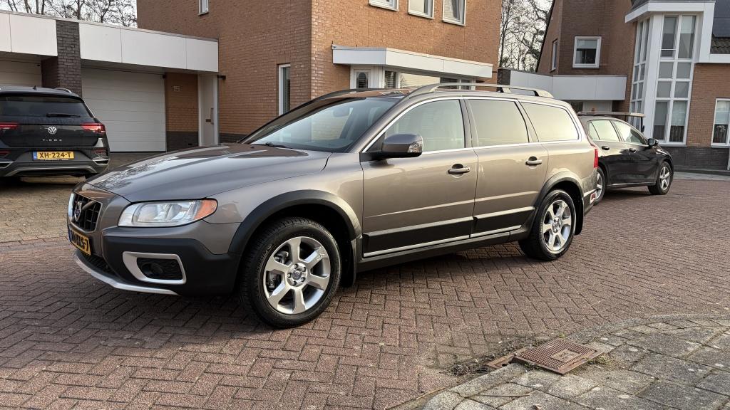 Volvo XC70 2.4D Momentum Automaat I APK feb-2027 (bj 2010), Automaat, 1634 kg, XC70, Diesel