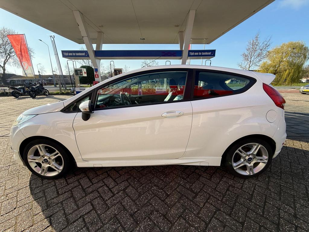Ford Fiesta 1.4 ST - Line Ghia / Parkeersensoren / Bluetooth, Voorwielaandrijving, Euro 5, Gebruikt, 4 cilinders