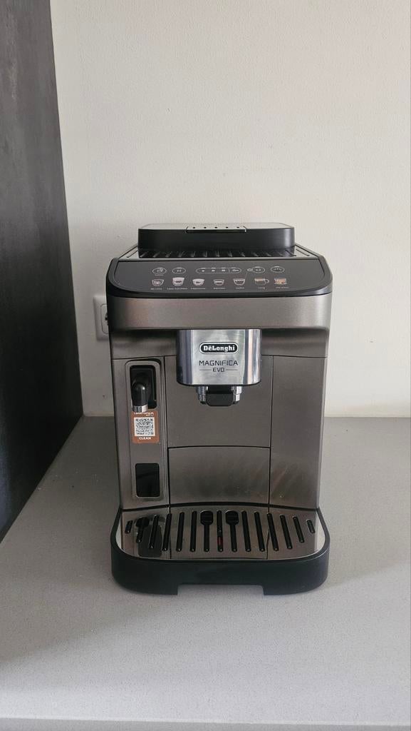 DeLonghi Magnifica Evo volautomatische koffiemachine, Ophalen, Koffiemachine, Koffiebonen, Zo goed als nieuw
