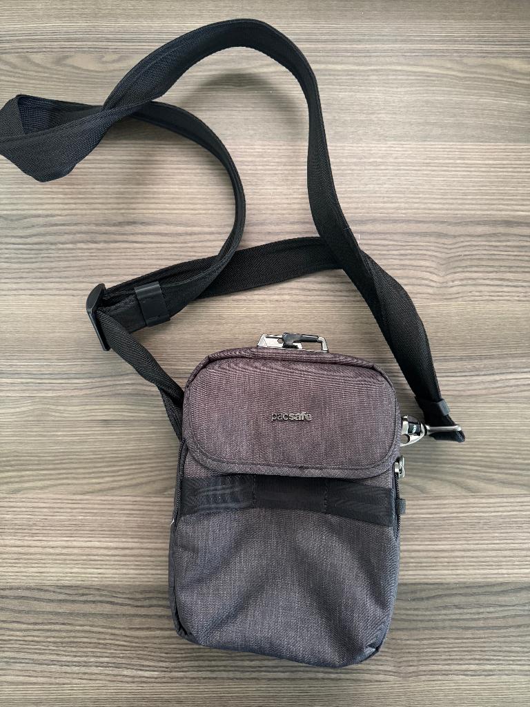 Pacsafe Metrosafe X Compact Crossbody Carbon tas, Minder dan 40 cm, Grijs, Nieuw, Minder dan 35 cm