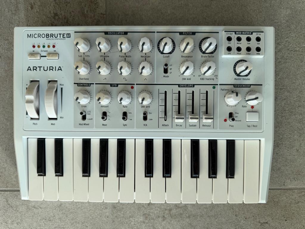 Arturia Microbrute analoge synthesizer, Muziek en Instrumenten, Synthesizers, Ophalen, Gebruikt, Overige aantallen, Overige merken