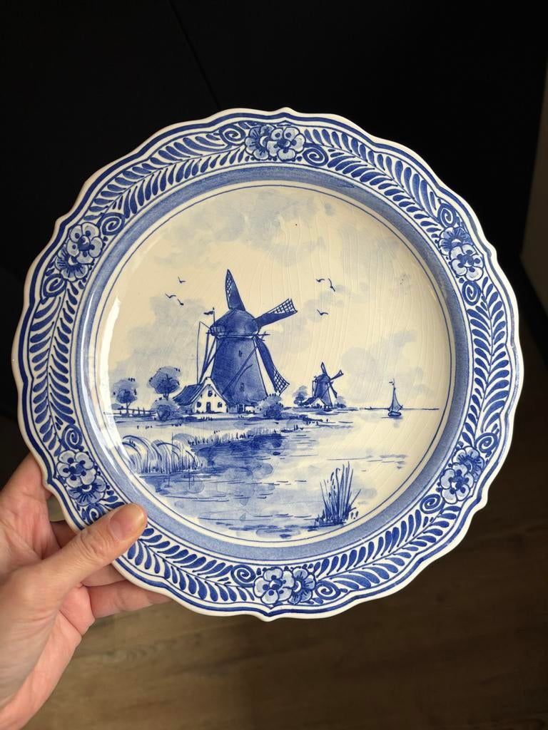 Delfts blauw bord van De Delftse Pauw met molen 24 cm, Ophalen