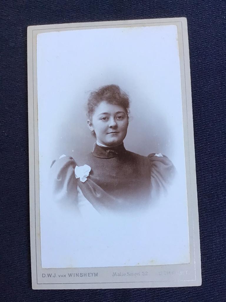 CDV, Dame, D.W.J. VAN WINSHEIJM, UTRECHT, Carte de Visite, Ophalen of Verzenden, Voor 1940, Gebruikt, Foto