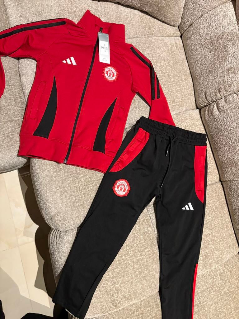 Nieuw Manchester United trainingspak maat 128, Kinderen en Baby's, Kinderkleding | Maat 128, Ophalen of Verzenden, Nieuw, Jongen of Meisje