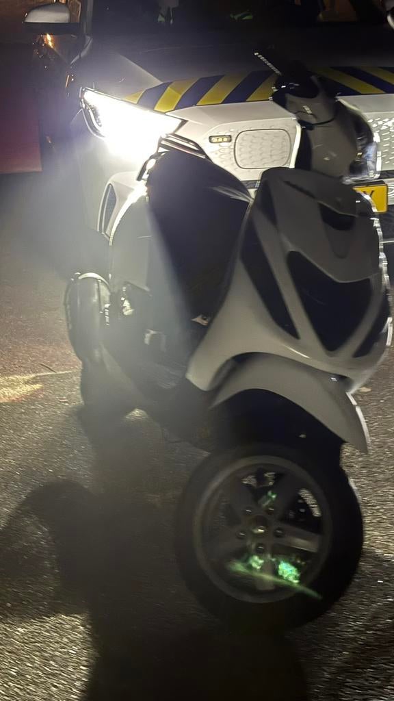 Zip 125 op geldig brom, Ophalen, Zo goed als nieuw, Tweetakt, Zip