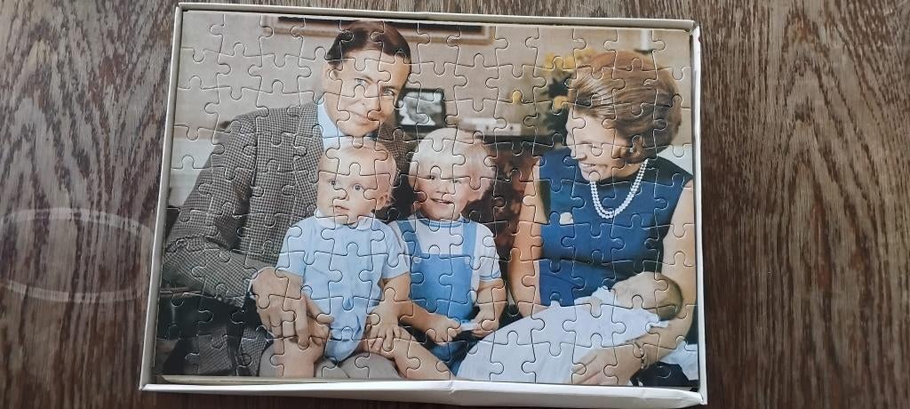 Puzzel Koninklijk Huis Beatrix Claus en zoons, Verzamelen, Koninklijk Huis en Royalty, Ophalen, Gebruikt, Nederland, Overige typen