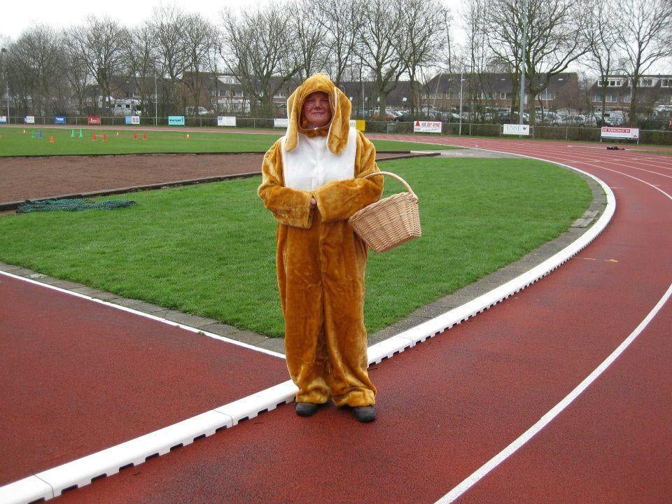 Verhuur paashaas €18 , met schmink en mand €22, Ophalen of Verzenden, Zo goed als nieuw, Pasen, Kleding