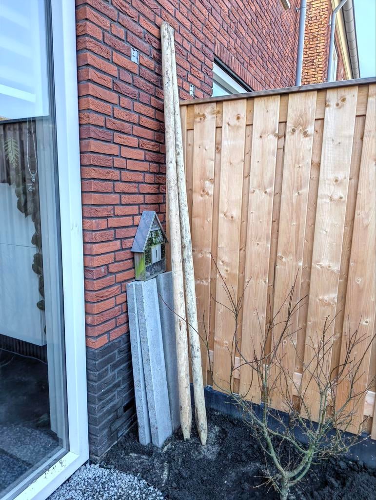 Twee ongebruikte kastanjehouten boompalen 2,5m, Ophalen