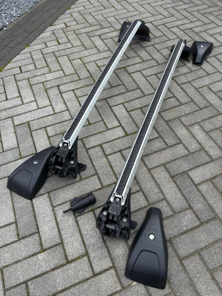 Originele Volvo V60 dakdragers (2018+) – compleet met sloten, Auto diversen, Dakdragers, Ophalen of Verzenden, Zo goed als nieuw