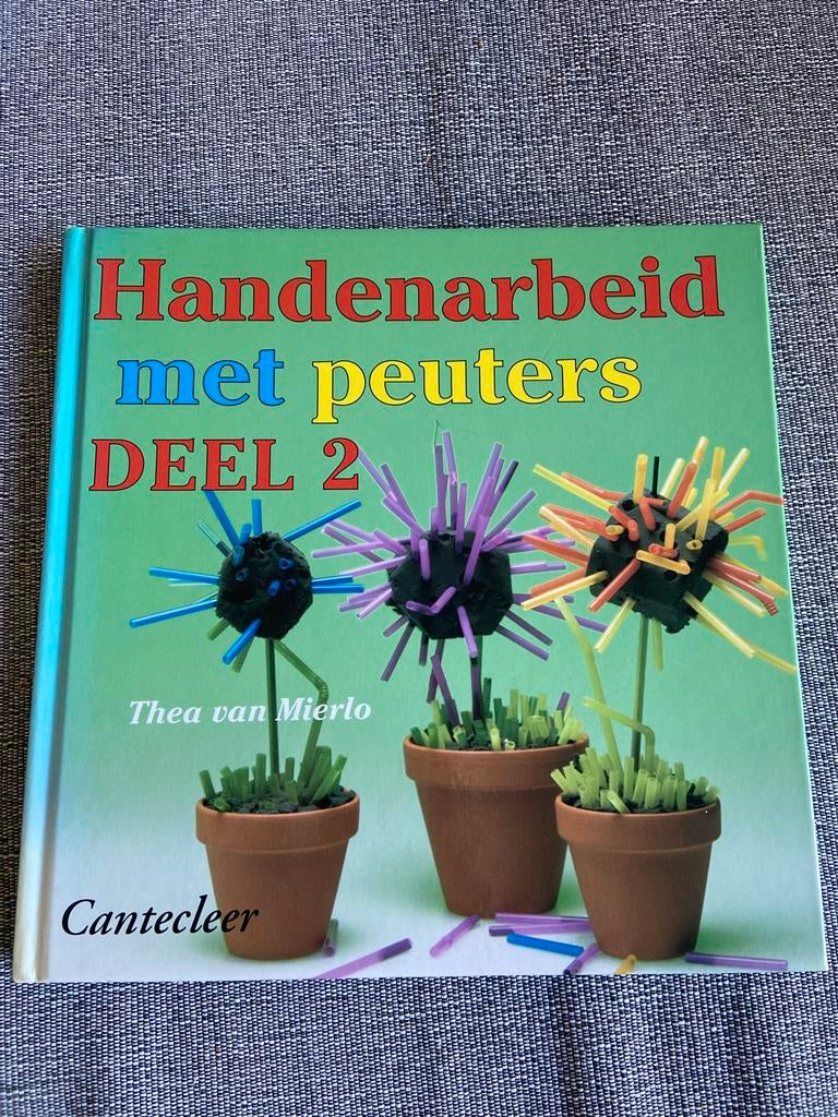 2x Handenarbeid met peuters: Knutselboeken vol ideeën, Ophalen of Verzenden, Gelezen, Non-fictie