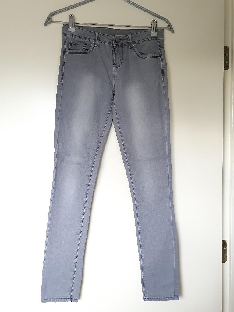 licht grijze jeans maat 34, Kleding | Dames, Spijkerbroeken en Jeans, Ophalen of Verzenden, Zo goed als nieuw, W27 (confectie 34) of kleiner