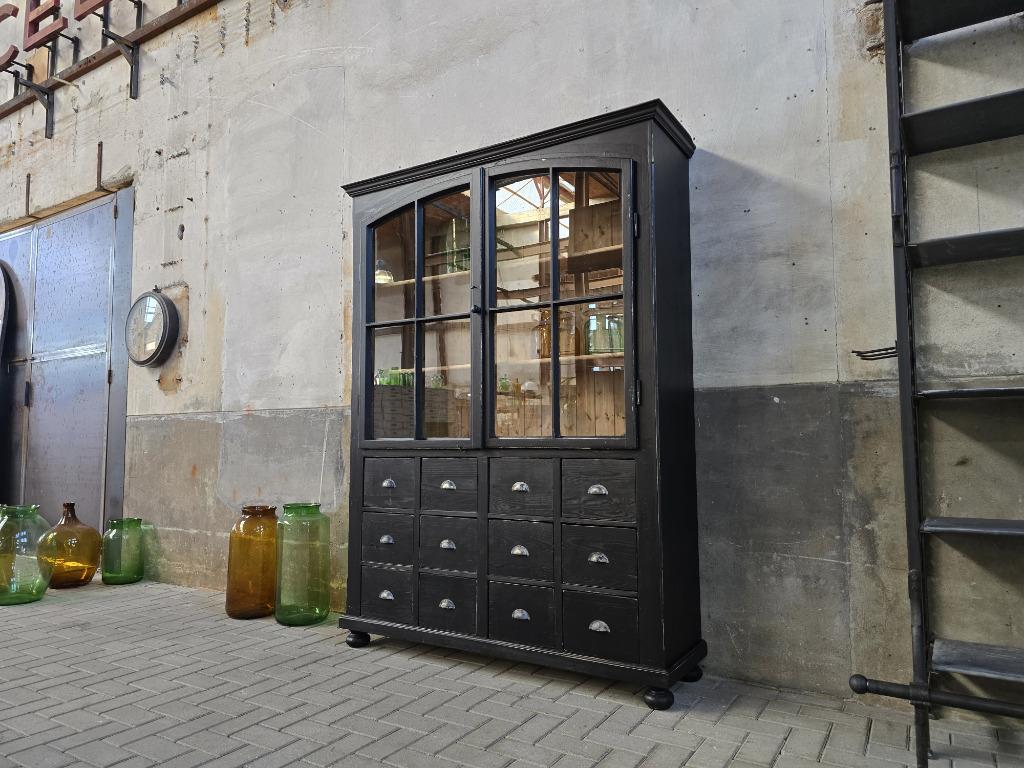 Vintage Houten Vitrinekast Zwart | Apothekers Vitrine Kast, Gebruikt, 200 cm of meer, 150 tot 200 cm, Ophalen of Verzenden