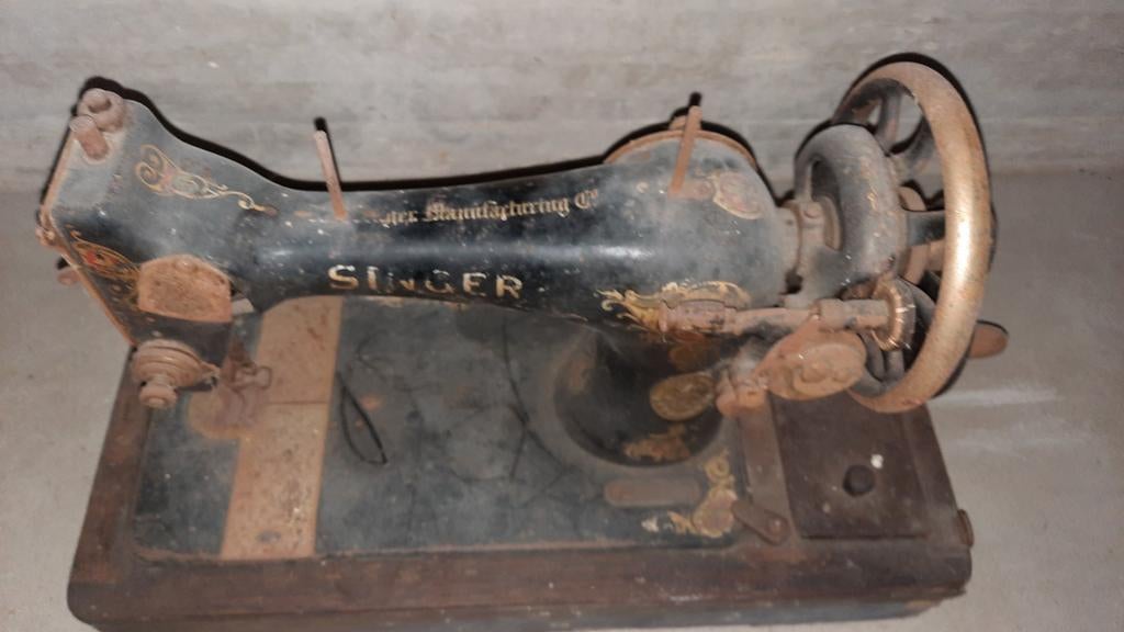 Vintage Slinger Naaimachine, Ophalen