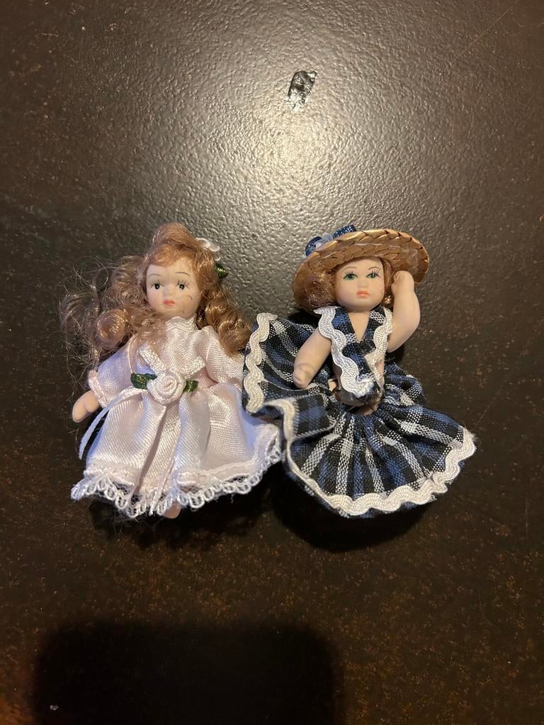 Twee porseleinen poppetjes, Ophalen of Verzenden, Zo goed als nieuw, Popje