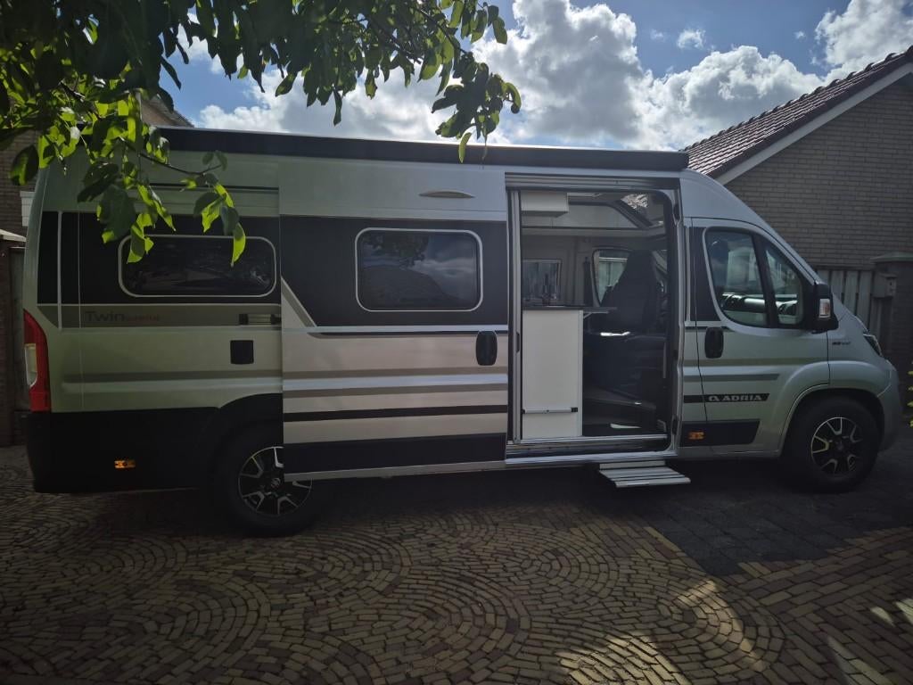 Lastminute deal Pasen, Adria Twin 640 SLB huren,  buscamper, Caravans en Kamperen, Verhuur