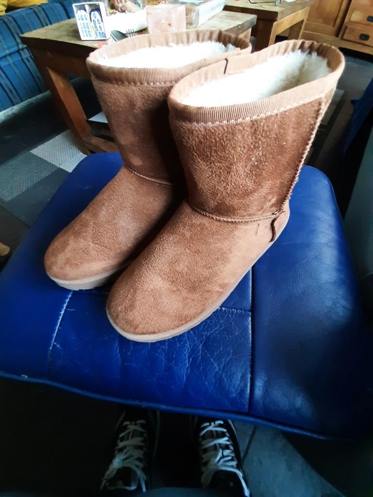 Korte laarsjes mt 38 Primark zo goed als nieuw lekker warm, Ophalen of Verzenden, Zo goed als nieuw, Zwart