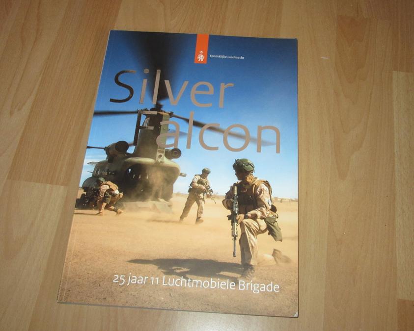 Silver Falcon - 25 jaar 11 Luchtmobiele Brigade, Verzenden, Tweede Wereldoorlog, Zo goed als nieuw, Overige onderwerpen