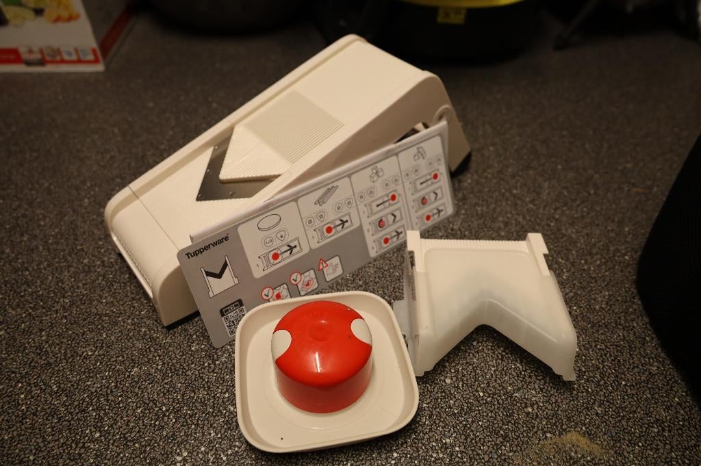 Tupperware MandoChef, Huis en Inrichting, Keuken | Tupperware, Ophalen of Verzenden, Zo goed als nieuw, Rood, Overige typen